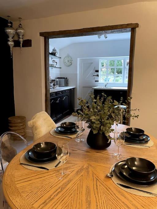 Entire Georgian Luxury Home - 3 Storey- High St Henley-In-Arden -Two Bedrooms-Sleeps 4 Exterior photo