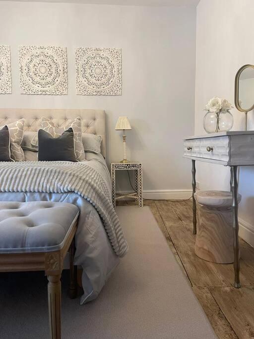 Entire Georgian Luxury Home - 3 Storey- High St Henley-In-Arden -Two Bedrooms-Sleeps 4 Exterior photo