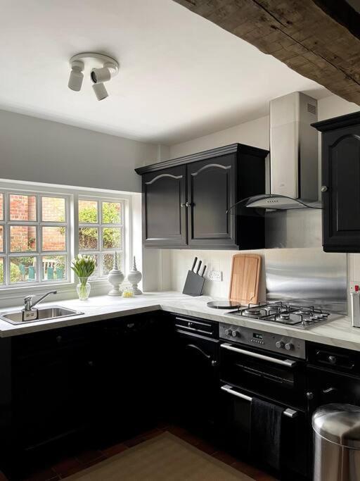 Entire Georgian Luxury Home - 3 Storey- High St Henley-In-Arden -Two Bedrooms-Sleeps 4 Exterior photo