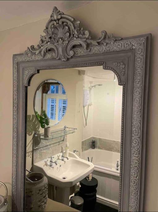 Entire Georgian Luxury Home - 3 Storey- High St Henley-In-Arden -Two Bedrooms-Sleeps 4 Exterior photo